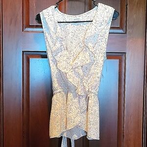 Max Studio blouse, size medium. The Ruffle neckline is beautifully feminine 😊